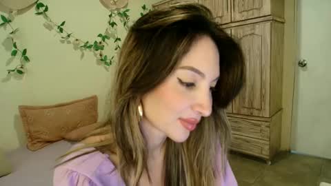 veka_lourens online show from April 26, 5:10 pm