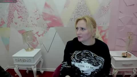 velka_raspberry online show from May 1, 8:08 am