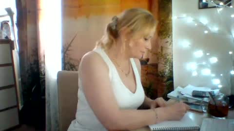 velka_raspberry online show from June 21, 9:12 am