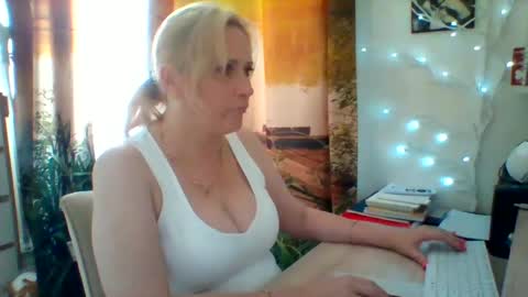 velka_raspberry online show from July 23, 3:32 pm