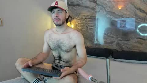 Snapshot of vellotouch chatting on February 18, 3:57 am Vello online show from February 18, 3:57 am