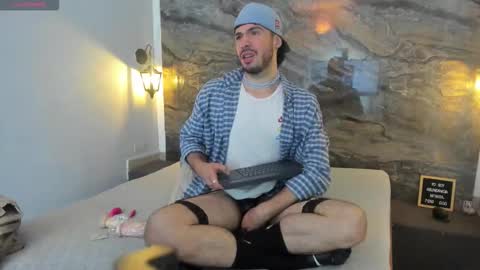 Snapshot of vellotouch chatting on February 20, 4:09 am Vello online show from February 20, 4:09 am