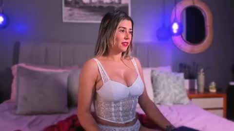 veluna_ online show from June 9, 12:17 pm