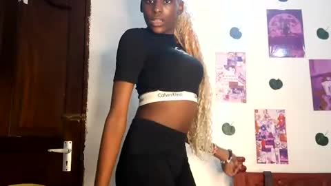 velvetdesiree online show from June 14, 8:33 pm