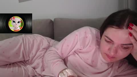 velvetmoon123 online show from February 1, 9:35 pm