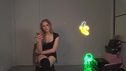 VelvetTGirl online show from March 16, 5:50 pm