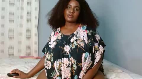 Snapshot of velvetychocolate1 chatting on February 5, 1:21 am velvetychocolate1 online show from February 5, 1:21 am