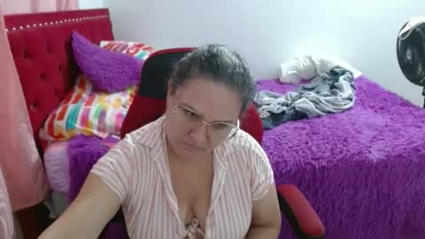 venecasexy44 online show from April 7, 10:15 am