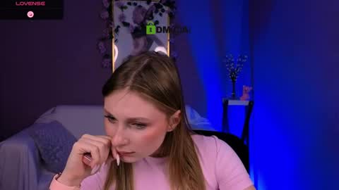 Snapshot of venezia_barton chatting on March 19, 8:35 pm venezia_barton online show from March 19, 8:35 pm