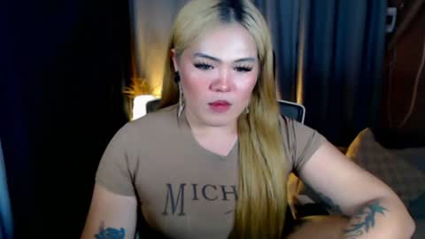 I am Colly Your mystery girl online show from July 18, 4:49 am