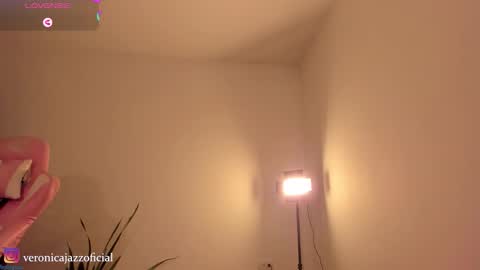 Snapshot of veronica_jazz chatting on February 12, 10:27 pm Vero 3 online show from February 12, 10:27 pm