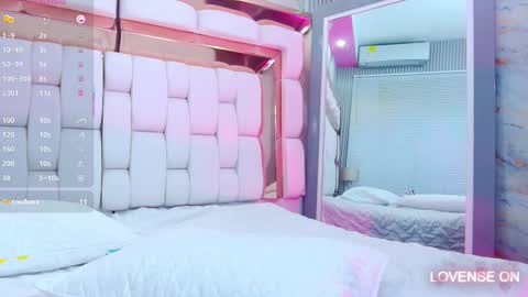 Snapshot of veronica_roose chatting on February 12, 3:27 pm Veronica online show from February 12, 3:27 pm