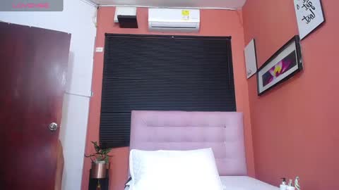 Snapshot of veronica_roose chatting on February 28, 12:31 pm Veronica online show from February 28, 12:31 pm