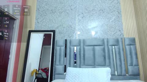 Snapshot of veronica_roose chatting on December 18, 12:44 pm Veronica online show from December 18, 12:44 pm