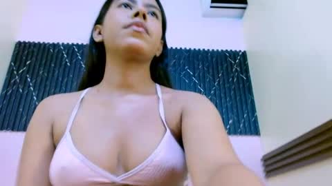Snapshot of veronicarobles chatting on June 2, 6:32 pm Veronica Robles online show from June 2, 6:32 pm