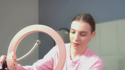 Veronica online show from June 5, 6:35 pm