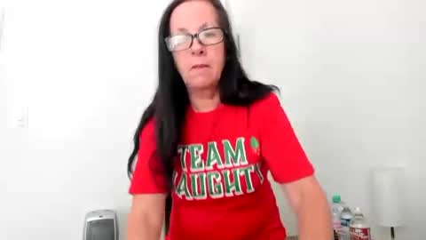 Snapshot of verysassypeachgoddess chatting on November 28, 3:14 pm verysassypeachgoddess online show from November 28, 3:14 pm