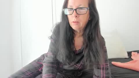 verysassypeachgoddess online show from May 4, 12:45 pm