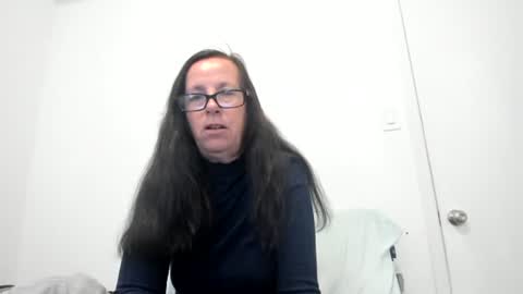 verysassypeachgoddess online show from June 15, 12:40 pm