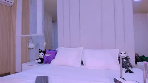 Vesper Velvet  online show from July 19, 1:04 pm