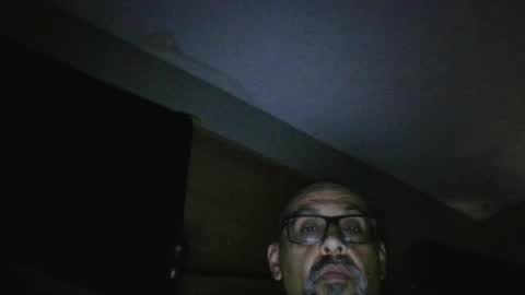 Snapshot of vic171477 chatting on July 4, 10:21 am vic171477 online show from July 4, 10:21 am