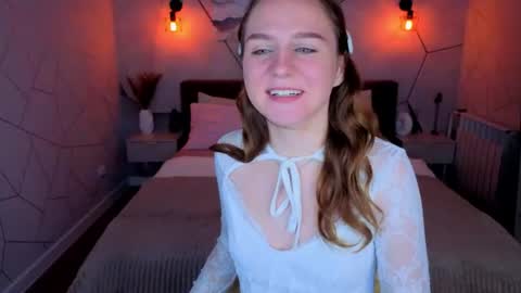 Snapshot of vicki_milles chatting on July 20, 8:50 am vicki_milles online show from July 20, 8:50 am