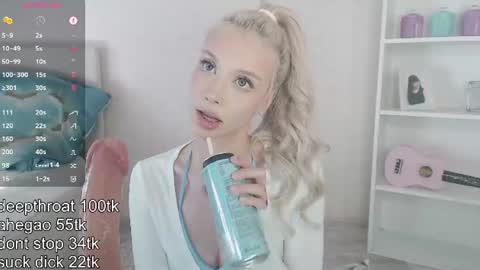 Snapshot of vickyfuckingdoll chatting on July 9, 1:31 am vickyfuckingdoll online show from July 9, 1:31 am