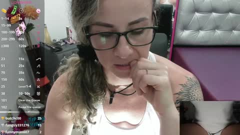 Snapshot of vickysexyx chatting on December 5, 11:07 pm Valentina online show from December 5, 11:07 pm