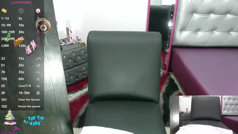 Snapshot of vickysexyx chatting on December 10, 11:08 pm Valentina online show from December 10, 11:08 pm