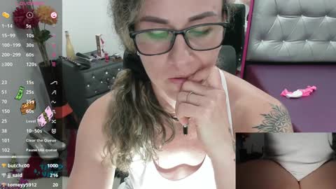 Snapshot of vickysexyx chatting on December 30, 10:55 pm Valentina online show from December 30, 10:55 pm