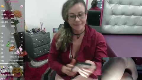 Snapshot of vickysexyx chatting on February 11, 10:50 pm Valentina online show from February 11, 10:50 pm