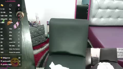 Snapshot of vickysexyx chatting on February 17, 10:58 pm Valentina online show from February 17, 10:58 pm