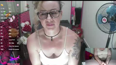 Snapshot of vickysexyx chatting on October 3, 7:55 pm Valentina online show from October 3, 7:55 pm