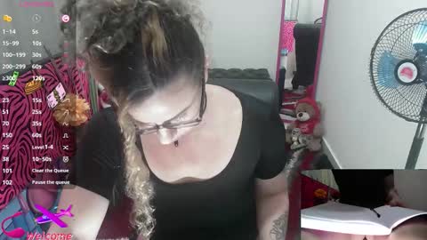 Snapshot of vickysexyx chatting on October 13, 7:25 pm Valentina online show from October 13, 7:25 pm