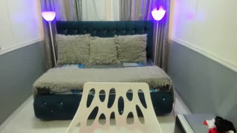 Victoria  grey  online show from April 22, 7:48 pm