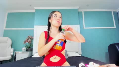 Snapshot of victoria_cutee chatting on May 1, 12:10 pm online show from May 1, 12:10 pm