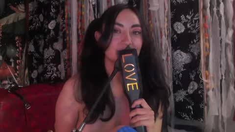 Snapshot of victoria_hh chatting on April 14, 10:16 pm Victoria online show from April 14, 10:16 pm