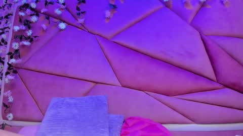 Victoria online show from December 2, 8:26 pm