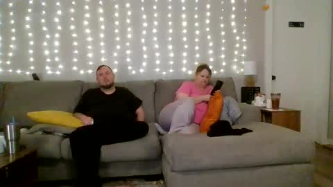 Victoria and Jesse online show from November 9, 8:01 am