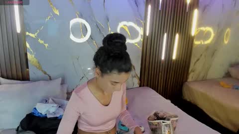 Victoria  online show from November 21, 8:07 pm