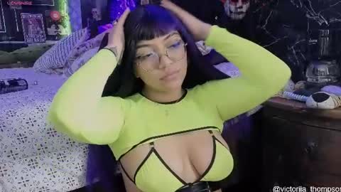 victoriia_thompson online show from July 12, 8:22 pm