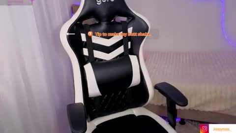 V  I C  T O R I A  online show from December 18, 8:37 pm