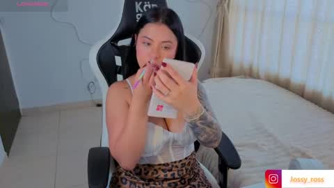 V  I C  T O R I A  online show from May 26, 7:32 pm