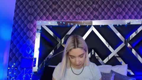 victtoria lee online show from March 21, 7:06 pm