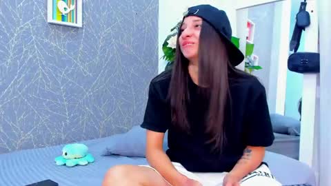 viictoriiasaenz online show from June 6, 3:33 am