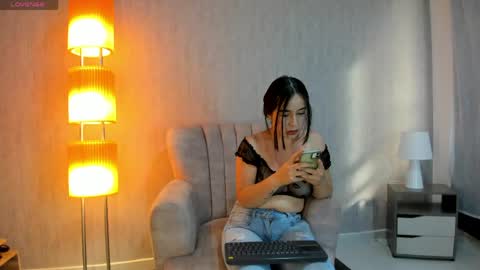 VIOLET  online show from May 19, 8:37 pm
