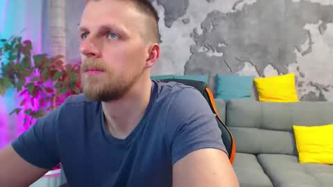 vikingchrisss online show from May 25, 8:42 am