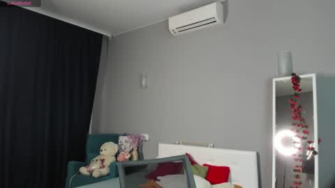 Hello guys I am Vikky Krauss not Vicky online show from December 2, 3:04 am