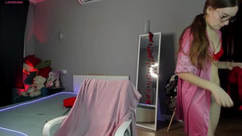 Hello guys I am Vikky Krauss not Vicky online show from December 3, 3:09 am