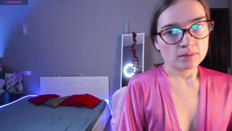 Hello guys I am Vikky Krauss not Vicky online show from December 6, 6:15 am